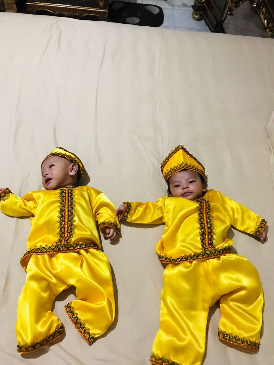 photo 6064385743851209296 y