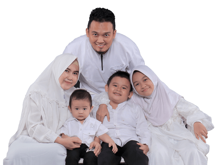 FOTO KELUARGA ANDY.png