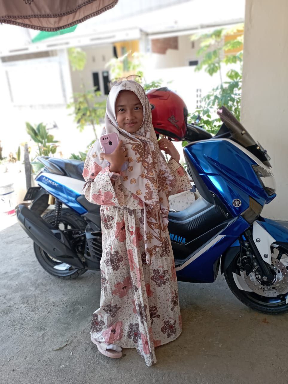 photo 6154582591101668368 y