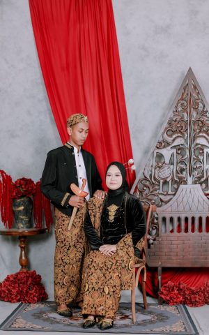 photo 6325435359344397930 y