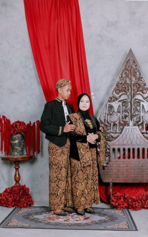 photo 6325435359344397933 y